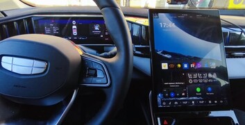 Установка голосового, навигации и приложений на Geely Atlas New в Твери